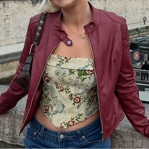 Manière De Voir style revolve More to Come corset.